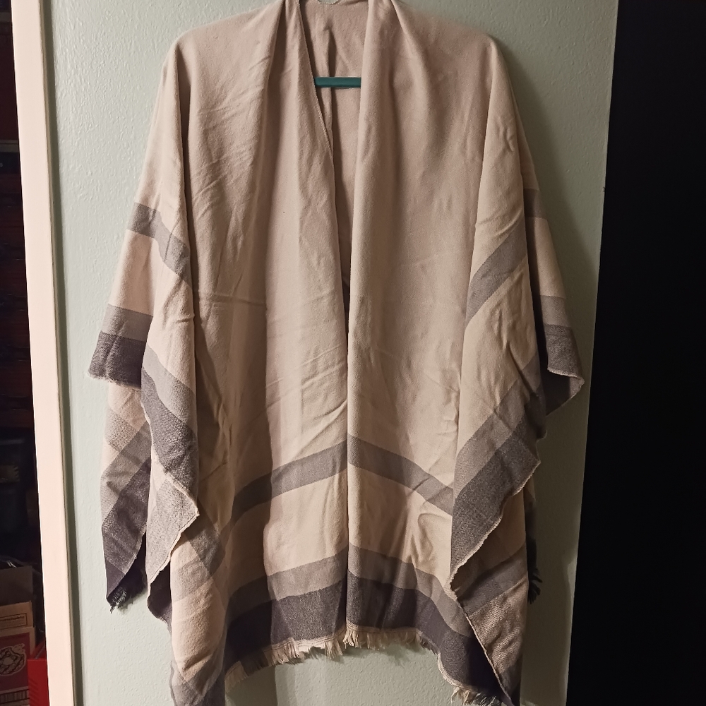 Siizu Poncho | One Size | Like New (Never Worn)